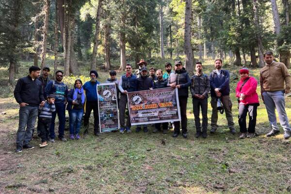 Birds of Kashmir (BOK) in collaboration with Pahalgam Hotel and Restuarant  