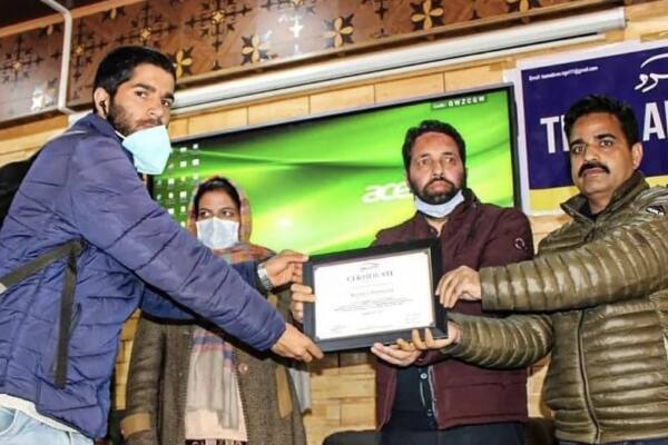 24 Years old Kashmiri Journalist Won 12th Laadli Media Award – 2022 at Hyderabad