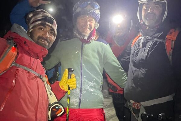 Police rescues lost foreign tourist from skiing slopes at Gulmarg, Baramulla