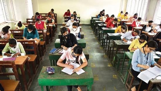 Over 79 percent qualify annual regular 10th exams in Kashmir