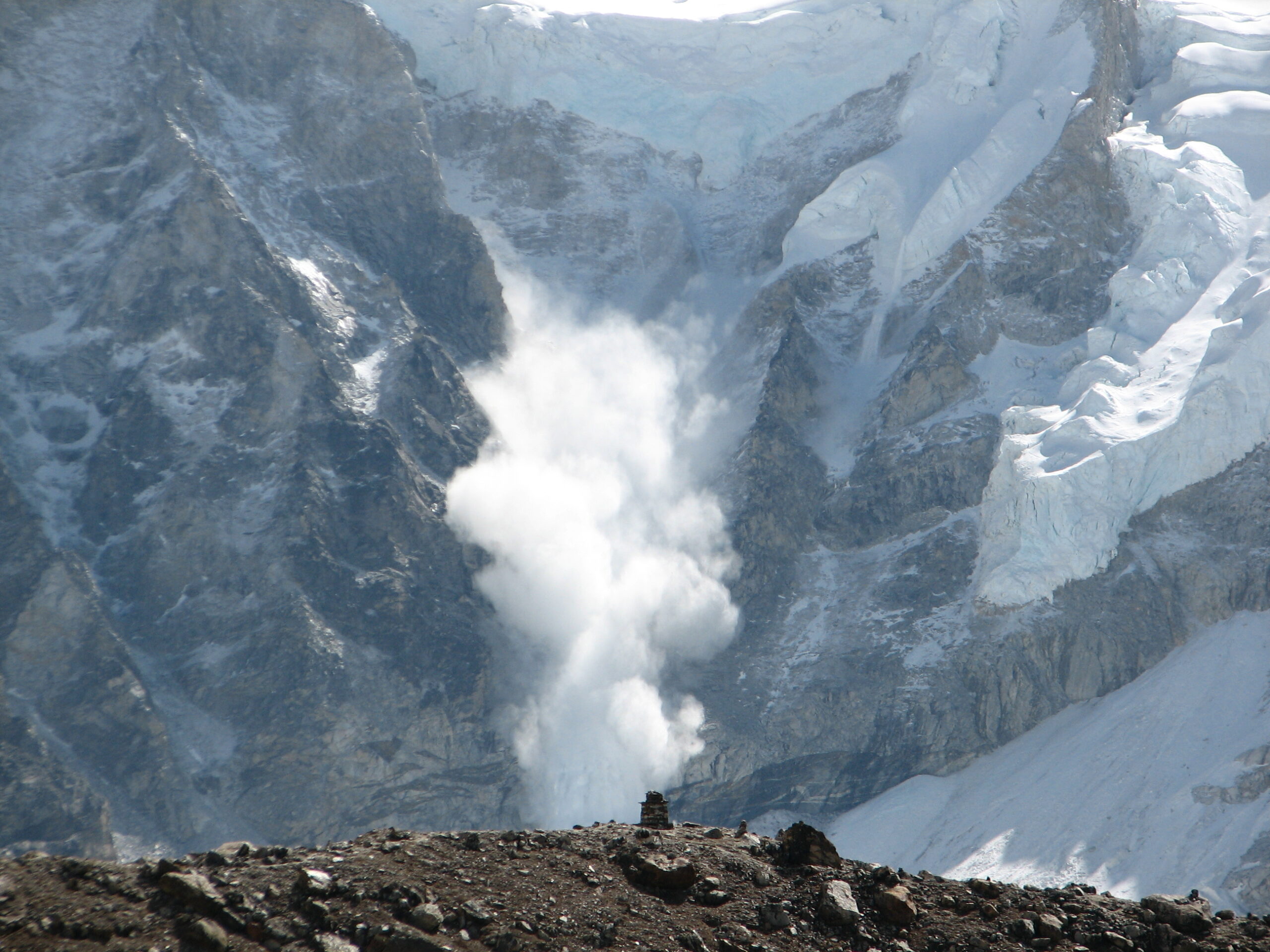 Avalanche_on_Everest