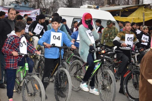 Pulwama police organized cycle race under the aegis of Civic Action Programme (CAP)