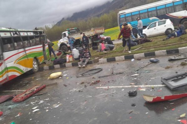 Three killed as bus turns turtle in Awantipora