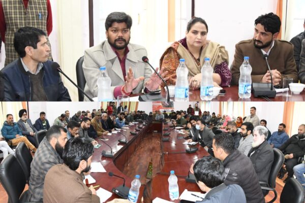 Distt Admin Ganderbal holds grievances redressal camp