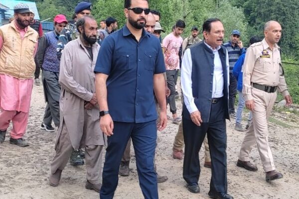 Advisor Bhatnagar visits Naranag, Ganderbal