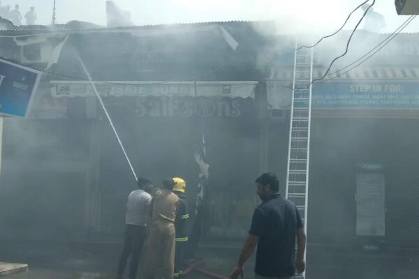 Fire fighter injured while dousing off fire in Lal Chowk