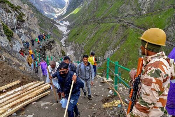Amarnath Yatra: Depute expert teams to ensure facilities are extended, Div Com tells officials 