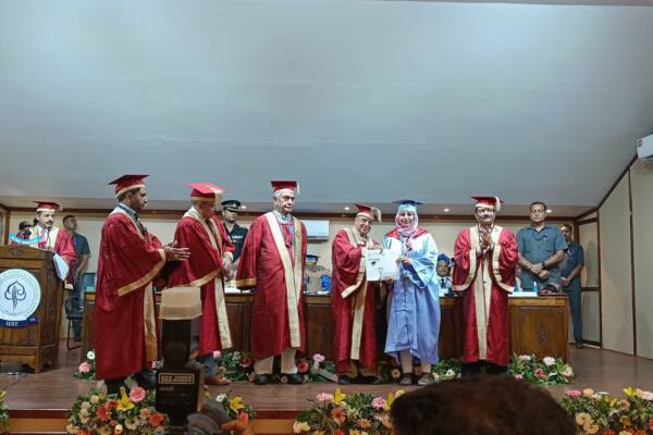 Mariya Younus Wins Gold Medal in Journalism and Mass Communication from IUST