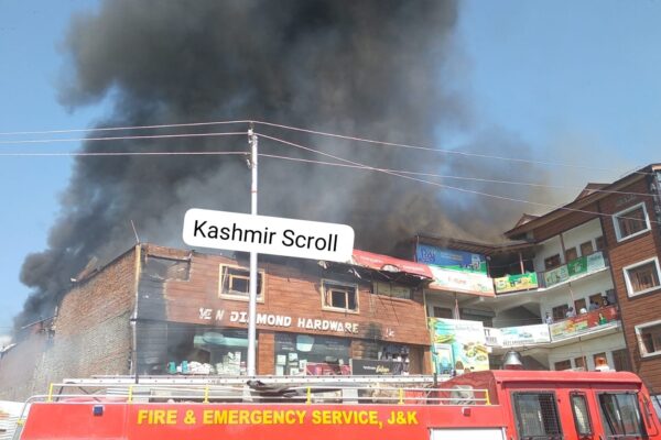 Massive fire breaks out in Srinagar