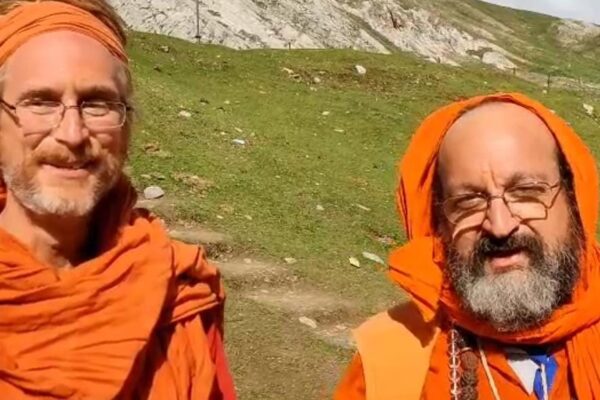 Spirituality knows no boundaries: 2 US nationals undertake Amarnath yatra in Kashmir