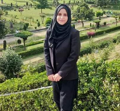 Budgam girl qualifies District Litigation Officer exam with first rank in Kashmir