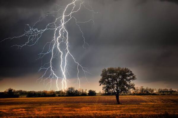 Man dies after lightening strikes him in Kulgam village