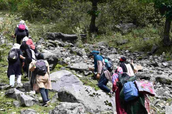 Ganderbal girls start trekking group to ‘prevent youth from social evils’