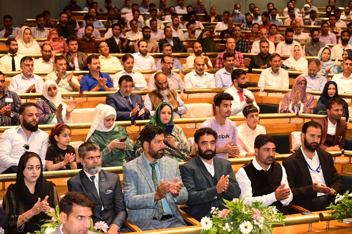 Lt-Governor-addresses-TeachersAE-Day-celebration-at-Srinagar-1