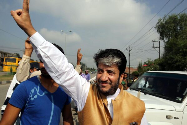 Centre bans Shabir Shah’s outfit for five years 