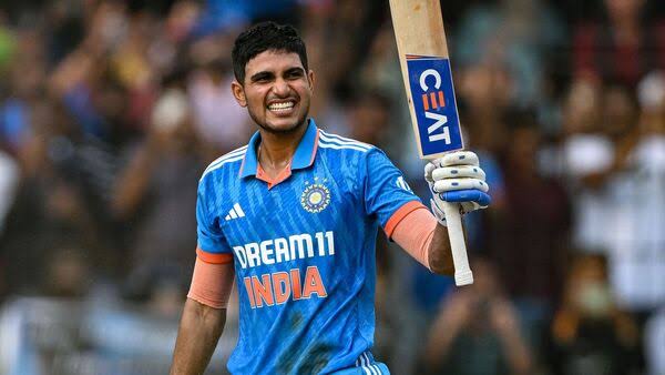 Shubman Gill Spotted At Ahmedabad Airport Ahead Of India Vs Pakistan World Cup 2023 Match Viral Video IND Vs PAK