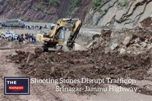 Shooting Stones Disrupt Traffic on Srinagar-Jammu Highway