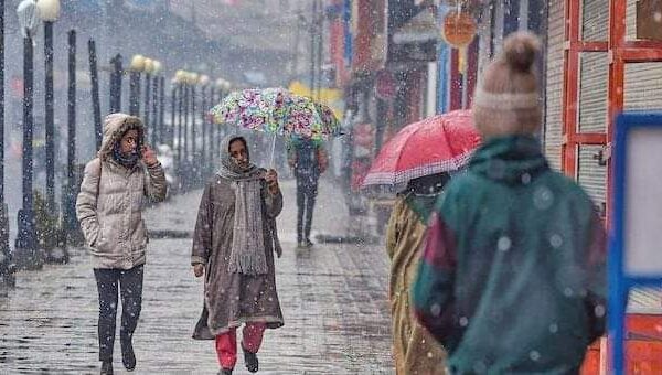 MeT says present wet spell to continue as temp drops in J&K