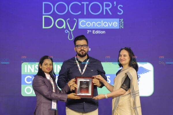 Kashmir Doctor Wins The Economic Times Award For His Contribution