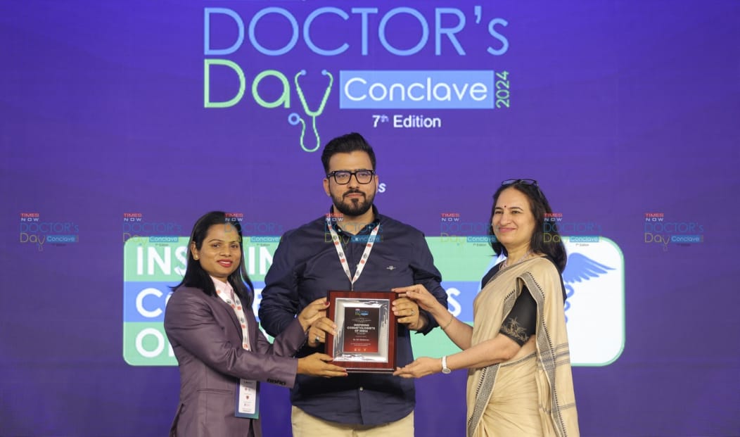 Dr-Mir-Shahnawaz-Dermatologist-receives-Economic-Times-Most-Inspiring-Cosmetologist-of-the-Year-Award