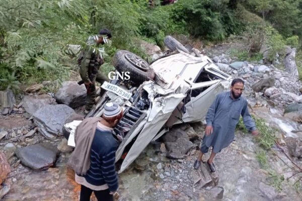 Child among 2 killed, 6 people injured as vehicle falls into gorge on Mughal Road