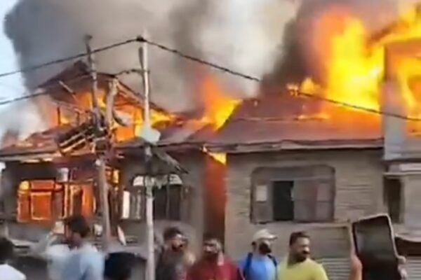 Fire Destroys Three Residential Houses in Srinagar