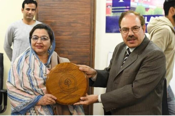 Principal GMC Anantnag felicitated at Islamic University of science and technology ( IUST); Offered to sign MOU between GMC Anantnag and IUST Awantipora