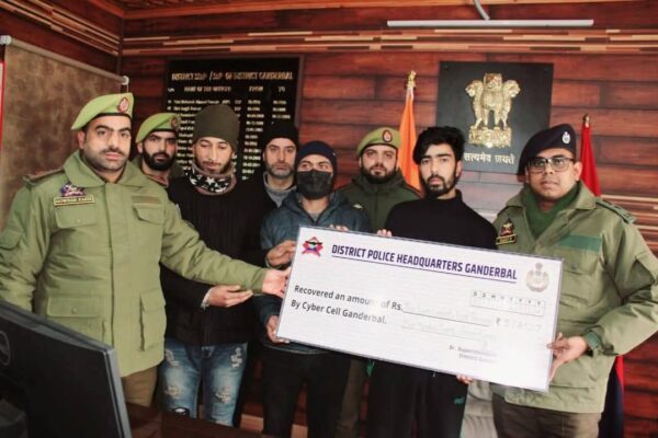 ₹17 Lakh Worth Financial Frauds Accounted for, ₹16 Lakh Worth Smartphones Recovered by Cyber Cell Ganderbal