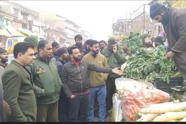 The KashPost Impact:- Strict Action Taken Against Encroachers in Kangan Market’s Footpath