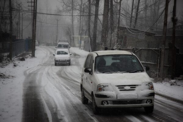 Snowfall in Kashmir Ends Dry Spell, Provides Relief from Extreme Cold