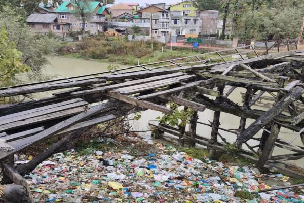 IAS Officer Among Four Face Complaint Over ‘Failure To Curb Pollution’ In Kashmir River