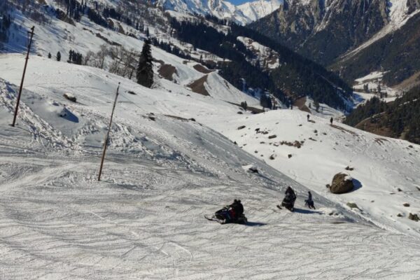 Concerns Over Unregistered Snow Bikes in Sonamarg