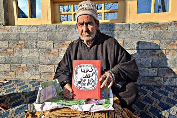 74-Year-Old Kashmiri Man Handwrites Entire Quran in Just 8 Months