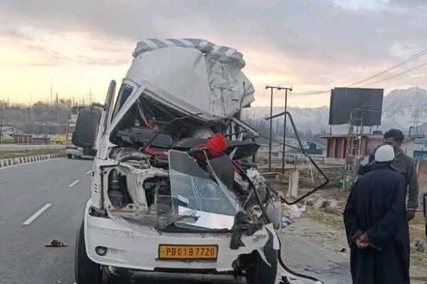 9 tourists injured in Qazigund accident