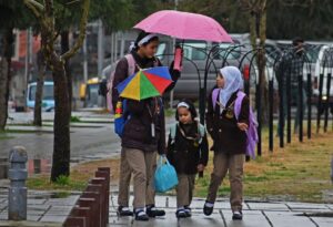 School-Children-Students-Rainfall-1140x780