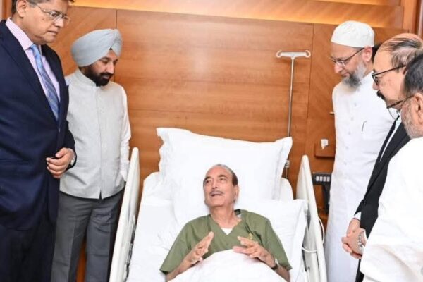 Ghulam Nabi Azad admitted to hospital: Panda