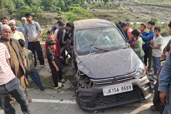 Two Cars Collide in Mamer Kangan, Several Injured; One Critical, shifted to SKIMS soura