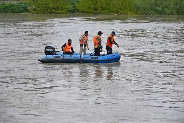 Girl Jumps in Jhelum Reservoir at Boniyar, Rescue Operation Underway