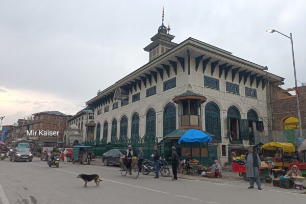 Unidentified Miscreants Break Open Donation Box, Flee with Cash at Khanyar Shrine of Syed Abdul Qadir Jeelani (RA)