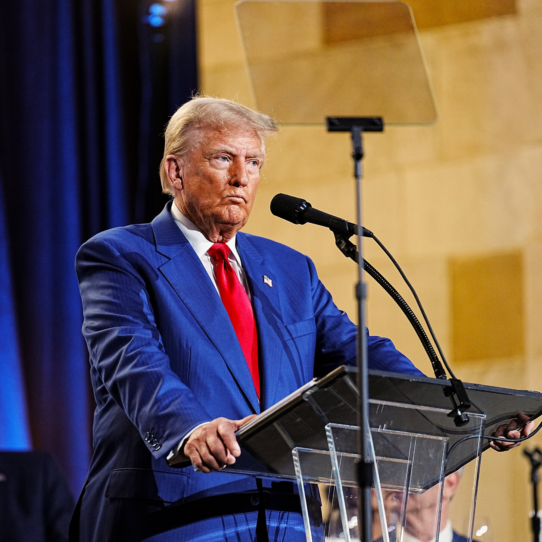 09dc-trump-TOP-btkm-mediumSquareAt3X