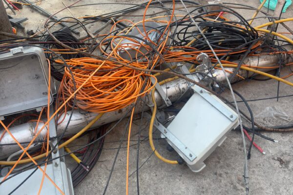 “Downtown Srinagar Gets a Facelift: Overhead Wires Removed to Restore Heritage Charm”